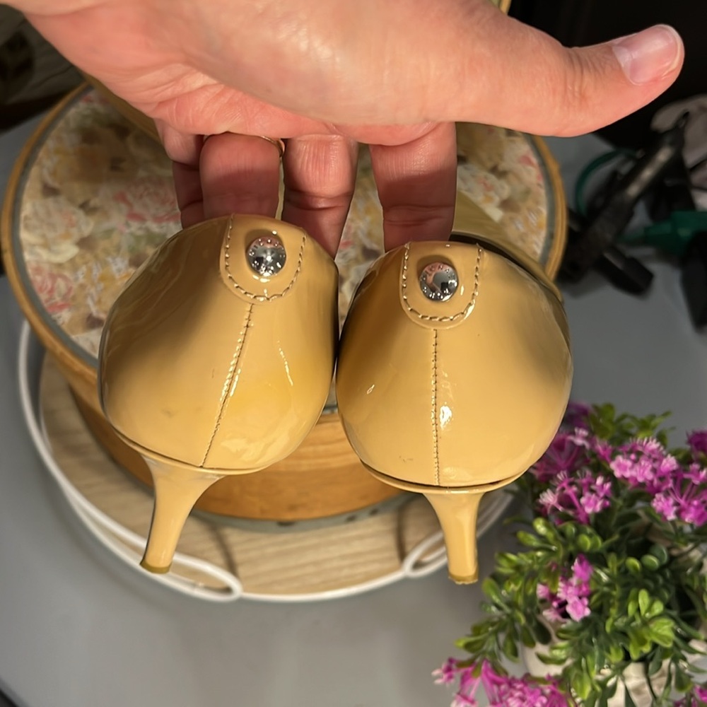 Michael Kors Tan Heels, size 9, great condition - Picture 4 of 7
